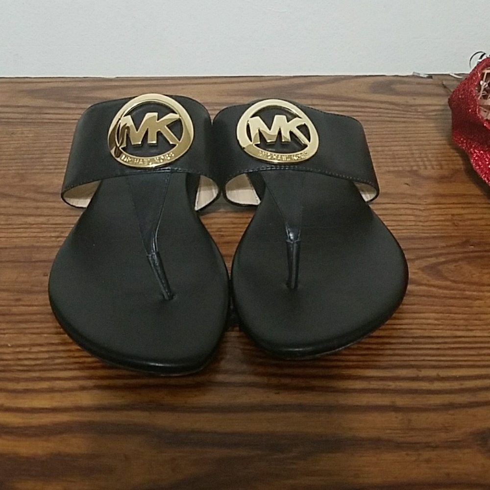 black 7 1/2 Michael Kors Gold Mk logo sandals